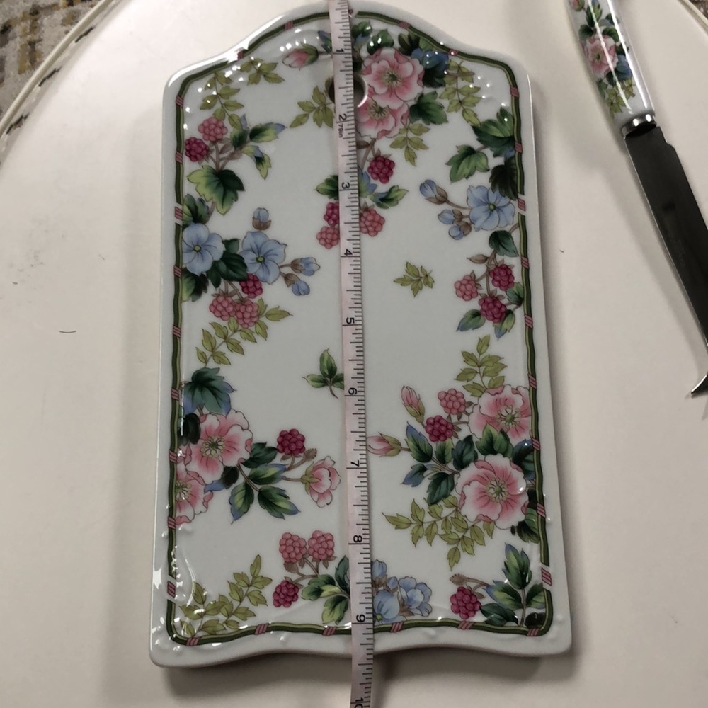 Porcelain Flowers & Berries cheese board with matching knife by Andrea Sadek - Picture 6 of 7